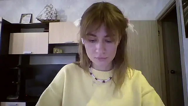 ElenoreHolguin online show from April 10, 2026, 9:14 am