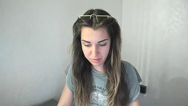 summmmersky1 online show from April 14, 2026, 5:30 pm