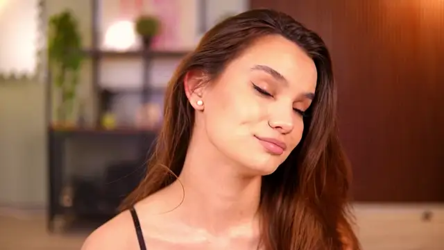 Lena Laurent online show from April 25, 2026, 9:12 am