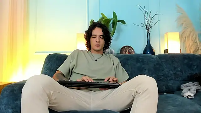 Skinny Mac online show from April 18, 2026, 2:32 pm