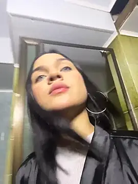 Bella-Ferrer online show from March 13, 2026, 6:14 pm