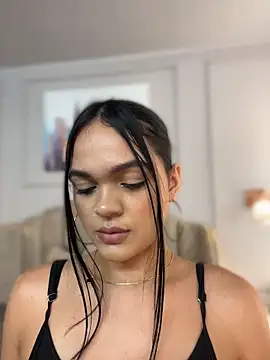 Bella-Ferrer online show from April 21, 2026, 6:34 pm