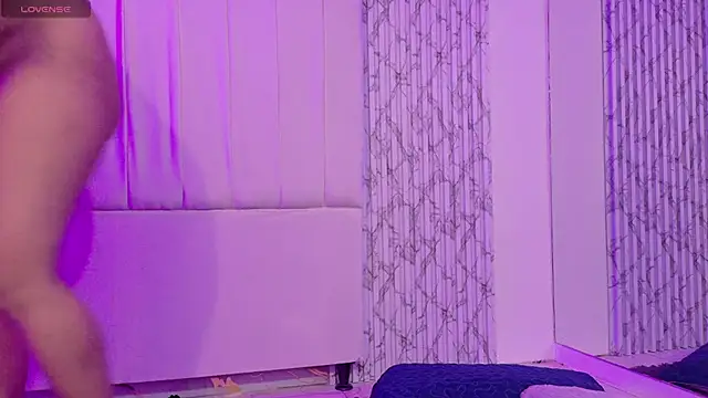 LorenaDuval online show from June 11, 2026, 7:12 pm