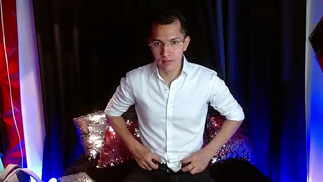 MilanDavid1 online show from April 18, 2026, 5:17 pm