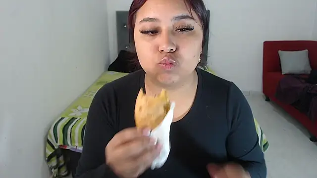 candymorena69 online show from May 25, 2026, 12:44 pm