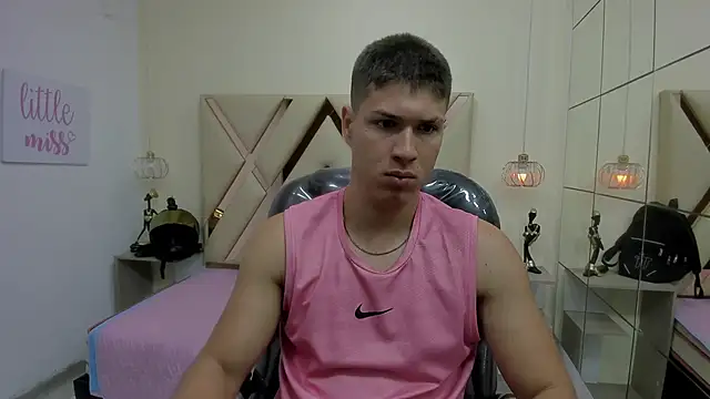 AlessandroFranco online show from May 22, 2026, 1:39 pm