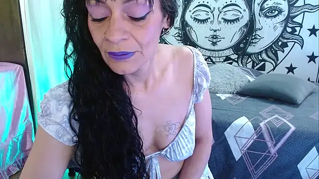  Alexandra Jones online show from July 20, 2026, 1:53 am