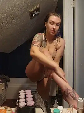 NicolePearl online show from April 7, 2026, 1:06 am