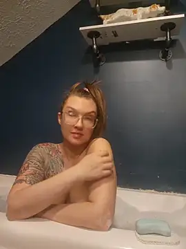 NicolePearl online show from April 9, 2026, 1:05 am