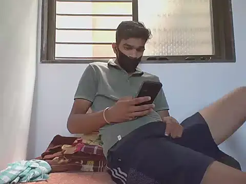 Snapshot of Roy3_2 chatting on April 15, 2026, 7:59 am Roy3 2 online show from April 15, 2026, 7:59 am