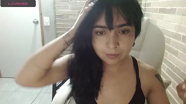 sweet-little online show from June 12, 2026, 3:38 am