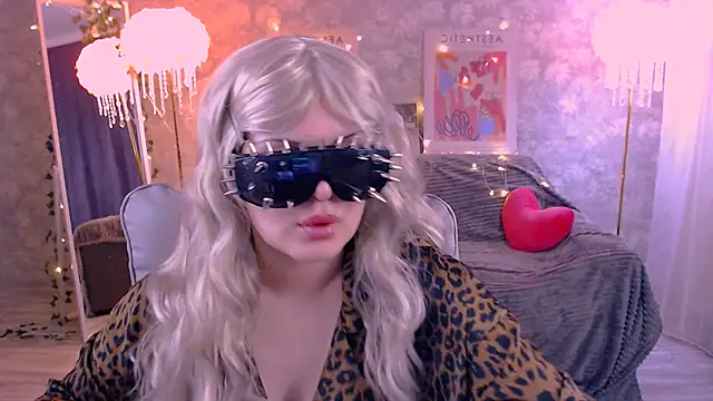 DaisyBloomm online show from March 10, 2026, 3:28 pm