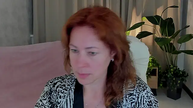 LeticiaRomano online show from May 18, 2026, 4:07 am