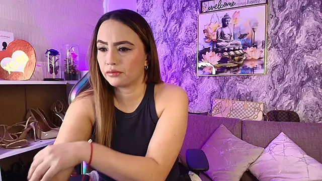 Katalina Alvarezz online show from May 6, 2026, 6:46 pm