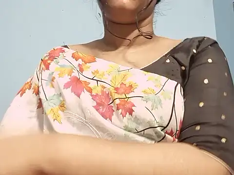 Emma 4433 online show from April 18, 2026, 7:58 pm