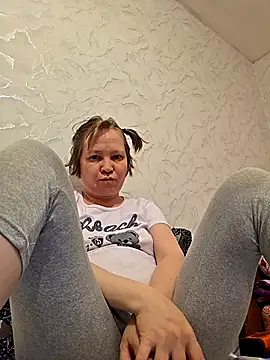 Snapshot of _LOLA-LOLA_ chatting on April 11, 2026, 4:11 pm LOLA-LOLA online show from April 11, 2026, 4:11 pm