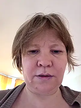 Snapshot of _LOLA-LOLA_ chatting on May 4, 2026, 8:32 am LOLA-LOLA online show from May 4, 2026, 8:32 am