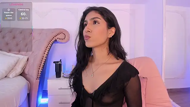 LucianaBlanco  online show from June 14, 2026, 8:33 pm
