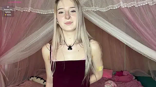 OnlyEva1 online show from May 4, 2026, 8:10 am