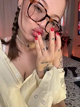 Snapshot of Tallulah_Kinky chatting on June 16, 2026, 8:44 pm Tallulah Kinky online show from June 16, 2026, 8:44 pm