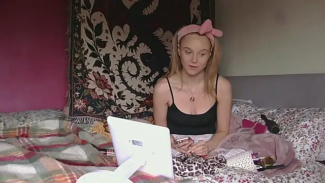 graciebellex online show from April 10, 2026, 10:31 am