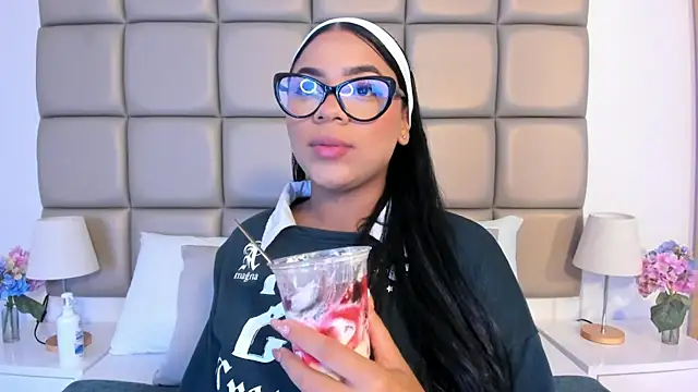 lilly williamss online show from April 24, 2026, 3:31 am