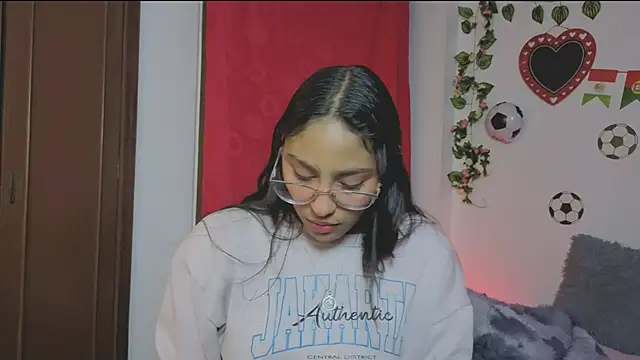 PaulaCutexs online show from July 1, 2026, 4:25 am