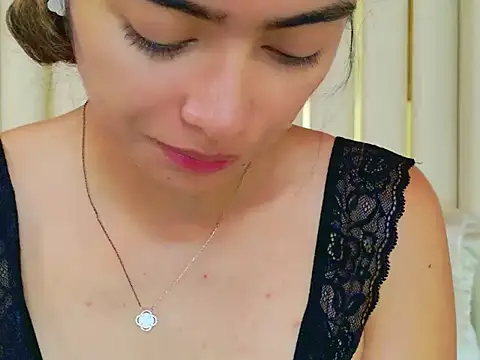AnnieDesire online show from April 28, 2026, 2:33 pm