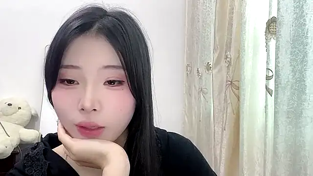 yiyibaby2026 online show from April 3, 2026, 2:31 am
