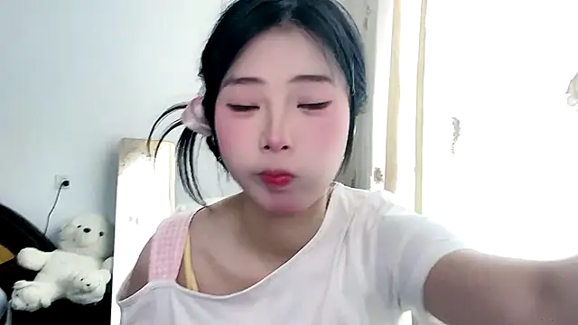 yiyibaby2026 online show from April 23, 2026, 2:24 am