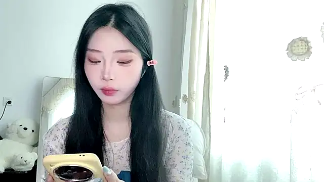 yiyibaby2026 online show from April 29, 2026, 2:04 am