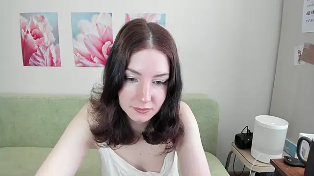 LuminaKiss online show from March 13, 2026, 7:37 am