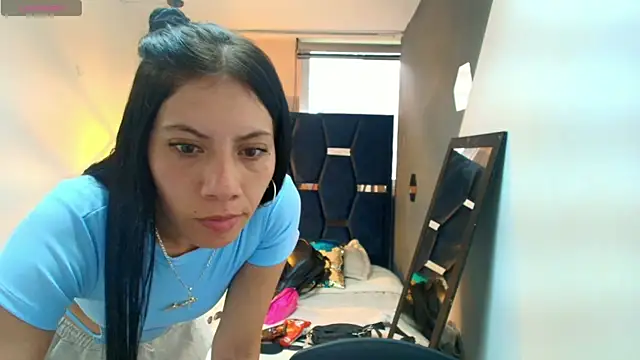 Abril Fox   online show from May 5, 2026, 7:33 pm