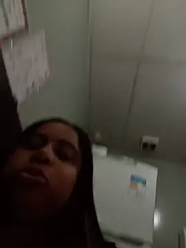 gatinha20257 online show from July 4, 2026, 3:29 pm