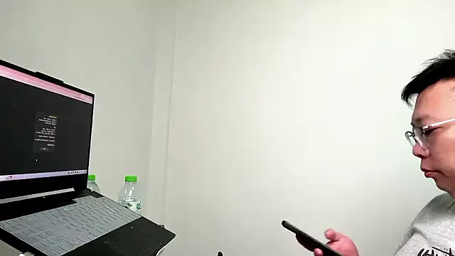 shentong0312 online show from March 15, 2026, 2:23 pm