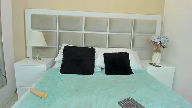 Amelie Fabulous  online show from March 26, 2026, 1:28 pm