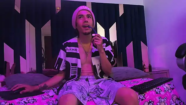 KikyoAndDrey online show from April 18, 2026, 7:29 pm