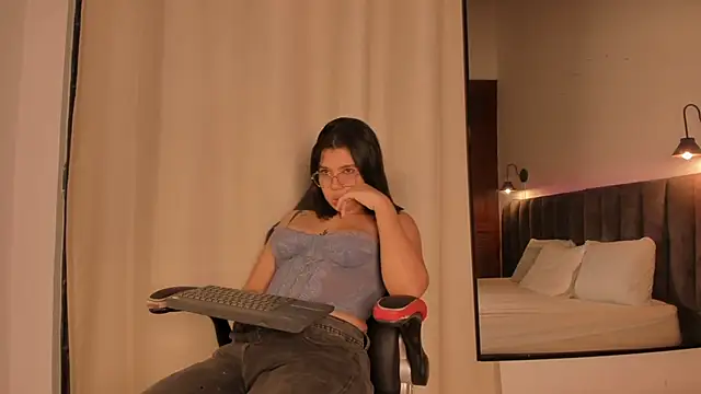 selena  smith1 online show from March 14, 2026, 5:57 am