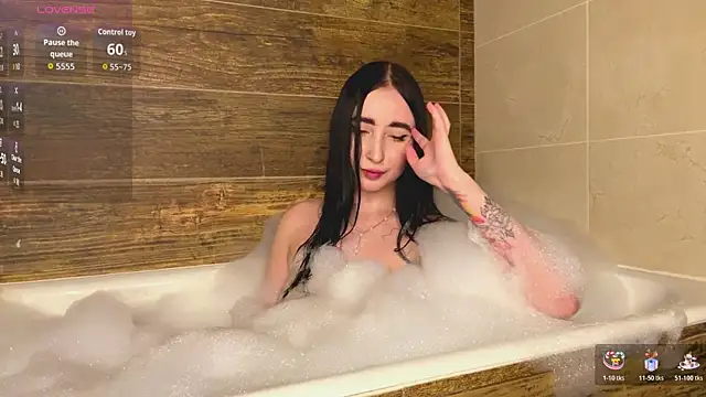 LizzyMooore online show from May 8, 2026, 2:22 pm