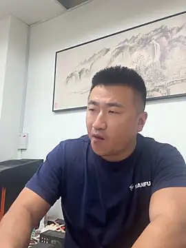 Cunzhangshibage02 online show from May 18, 2026, 11:43 pm
