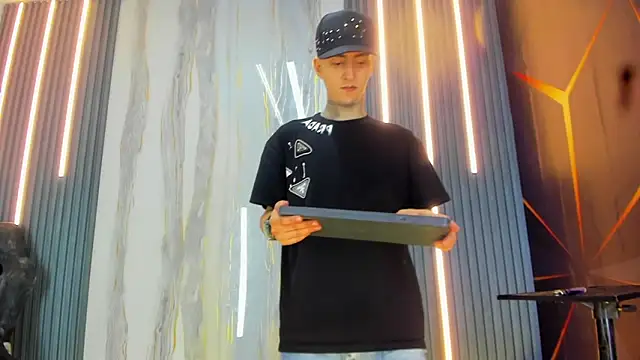 Snapshot of guys_hard_cock19 chatting on March 13, 2026, 8:48 pm guys hard cock19 online show from March 13, 2026, 8:48 pm