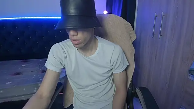 Josy 11 online show from April 12, 2026, 2:49 am