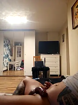 Czarnykonik7111 online show from April 21, 2026, 12:56 am