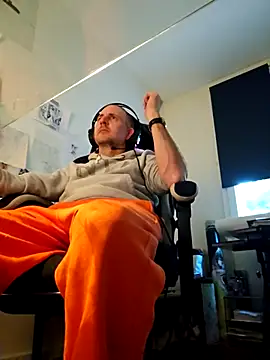 dufatcock online show from April 23, 2026, 6:25 am