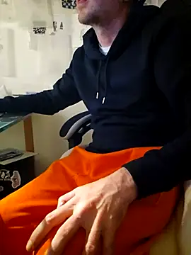 dufatcock online show from April 25, 2026, 3:53 am