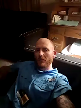 redandjuicy online show from May 24, 2026, 1:54 am