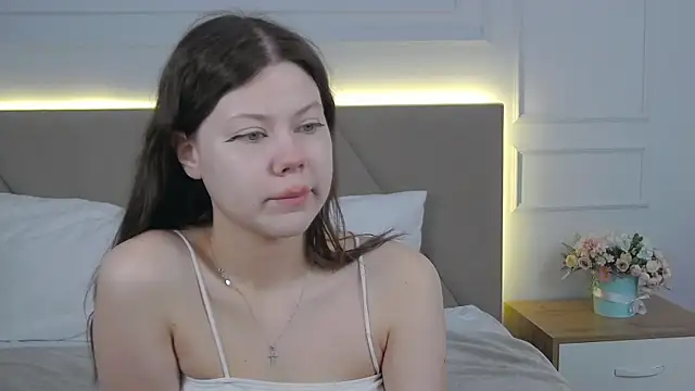 Sophie Rays online show from April 9, 2026, 4:01 am