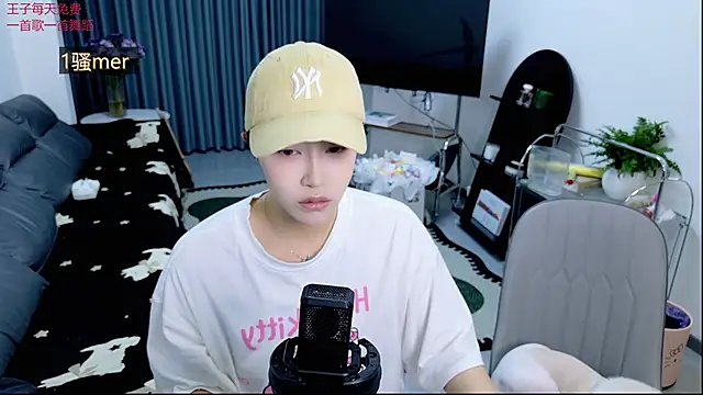 Summerbaby-001 online show from April 22, 2026, 12:28 pm