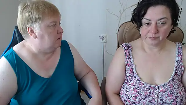 Snapshot of Lindy-Jeanie chatting on July 9, 2026, 8:18 am Lindy-Jeanie online show from July 9, 2026, 8:18 am