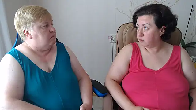 Snapshot of Lindy-Jeanie chatting on July 19, 2026, 11:25 am Lindy-Jeanie online show from July 19, 2026, 11:25 am